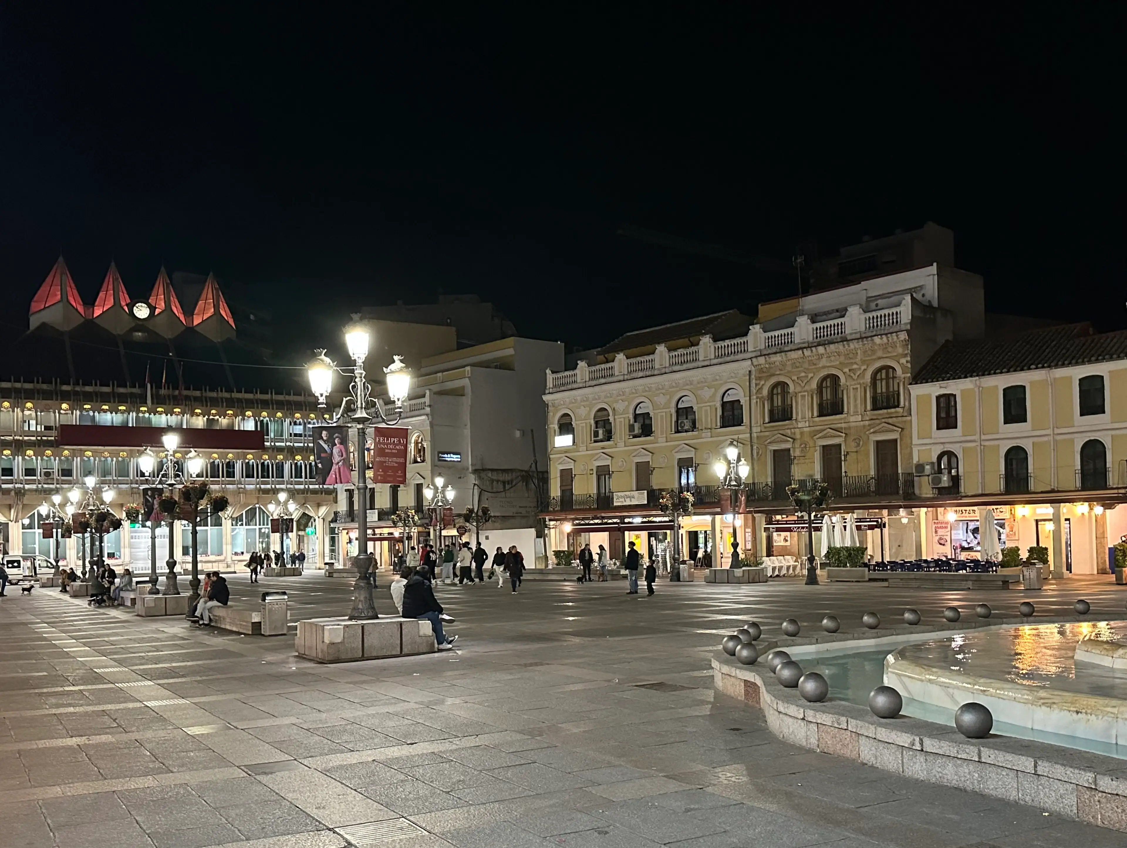 La Plaza Mayor de Ciudad Real iluminada de noche